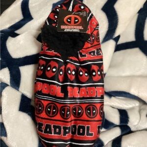 Men’s Marvel Deadpool Fuzzy Babba Slipper Socks